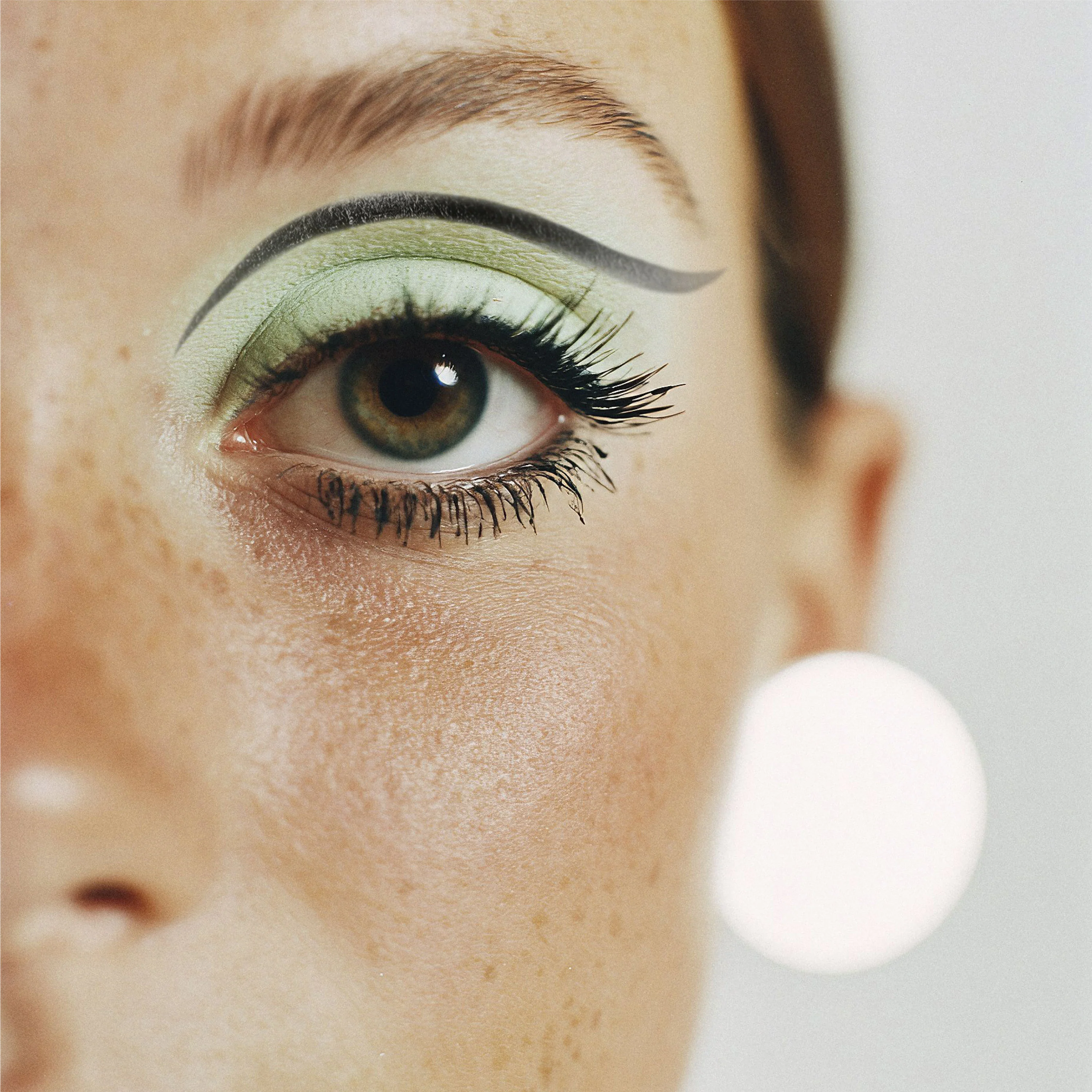 Onyx Wing Eyeliner - Image 3