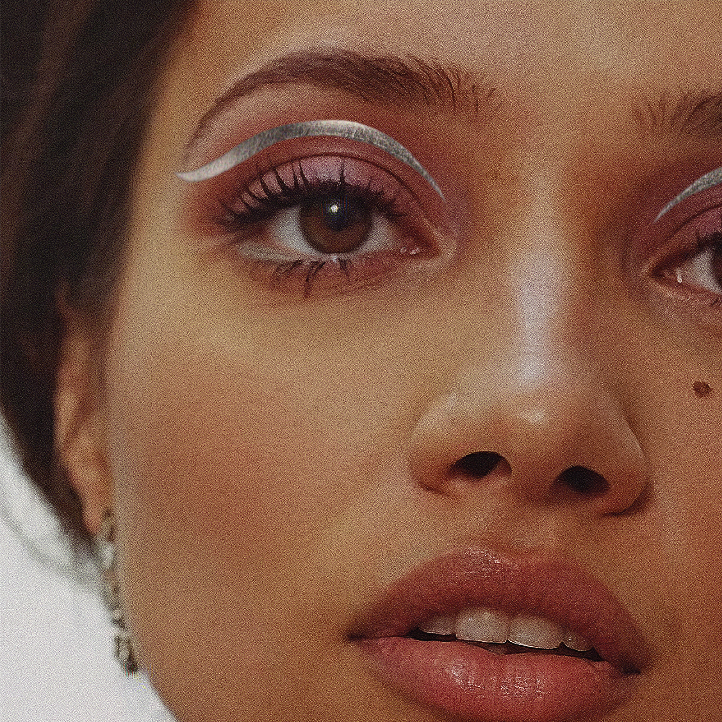 Silver Wing Eyeliner - Image 6